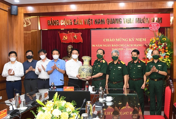 BÁO CHÍ KIẾN TẠO XÃ HỘI